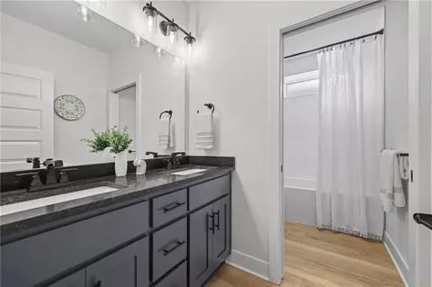 Bath - 1616 SW 27th St, Lees Summit, MO 64082 photo 3 of 3