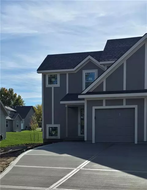 509511 W Smith St, Spring Hill, KS 66083