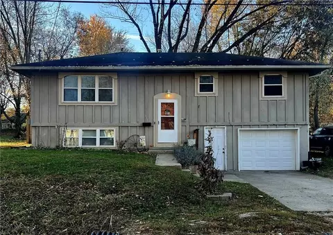 415 E Buchanan St, Richmond, MO 64085