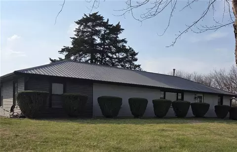 8019 NW Sale Barn Rd, Cameron, MO 64429