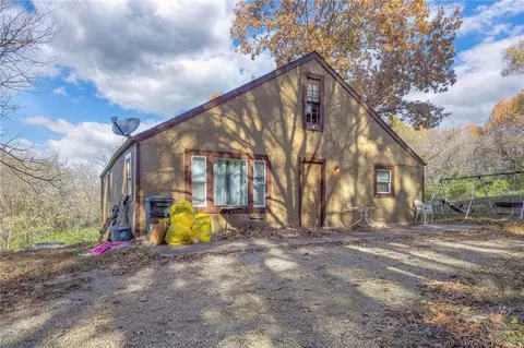 7444 Barnes Dr, Kansas City, KS 66109