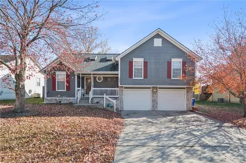 107 Rock Creek Dr, Grain Valley, MO 64029