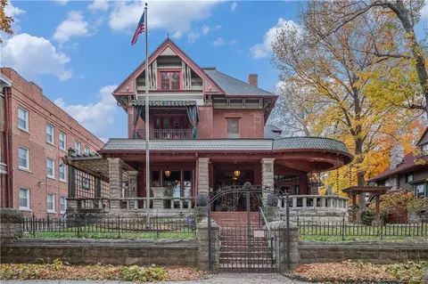425 Gladstone Blvd, Kansas City, MO 64124