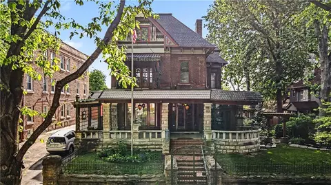 425 Gladstone Blvd, Kansas City, MO 64124