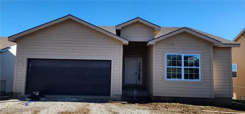 4816 Crystal Dr, Saint Joseph, MO 64503