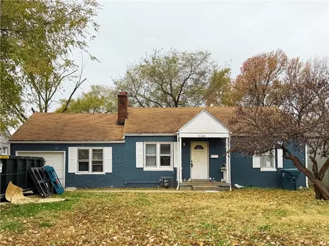 11241 Highridge Dr, Independence, MO 64052