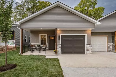 Exterior - 5824 Hunter Ct, Raytown, MO 64133 photo 4 of 4