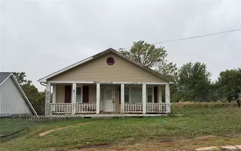 114 W 116 W Pine St, Waverly, MO 64096