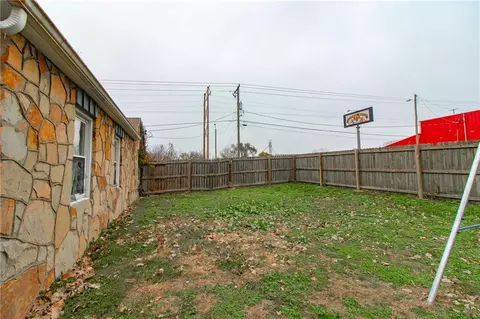 Exterior - 116 W Rives Rd, Clinton, MO 64735 photo 4 of 7