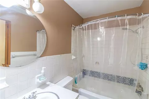 Bath - 116 W Rives Rd, Clinton, MO 64735 photo 1 of 1