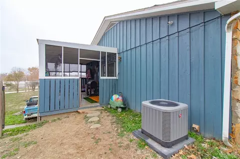 Exterior - 116 W Rives Rd, Clinton, MO 64735 photo 5 of 7