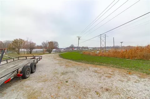 Exterior - 116 W Rives Rd, Clinton, MO 64735 photo 1 of 7
