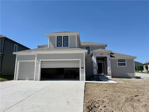 8003 NE 77th St, Kansas City, MO 64158