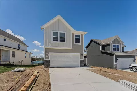 8749 SW Brickell Dr, Blue Springs, MO 64064