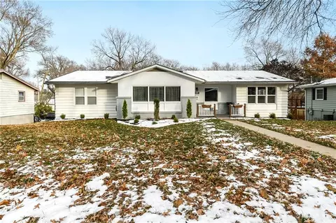 1809 Grand Ave, Leavenworth, KS 66048