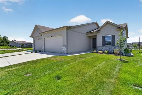 9468 Shady Bend Rd, Lenexa, KS 66227