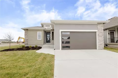 17192 W 168th Pl, Olathe, KS 66062
