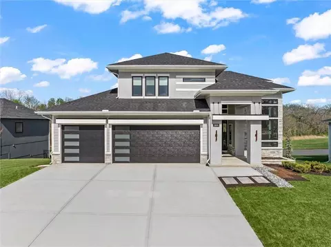 2809 SW Heartland Rd, Lees Summit, MO 64082