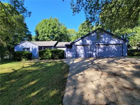 206 13th Ave, Greenwood, MO 64034