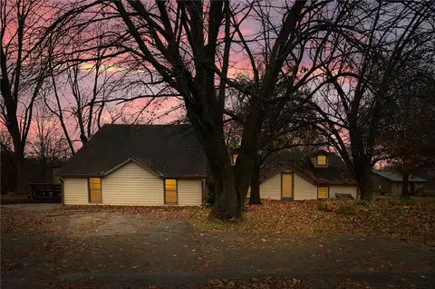 8009 State Rt Yy Hwy, Peculiar, MO 64078