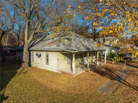 1006 Osage St, Neodesha, KS 66757