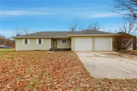 15035 S Beachfront Dr, Excelsior Springs, MO 64024