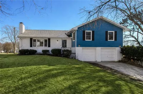 14655 Gale Rd, Smithville, MO 64089