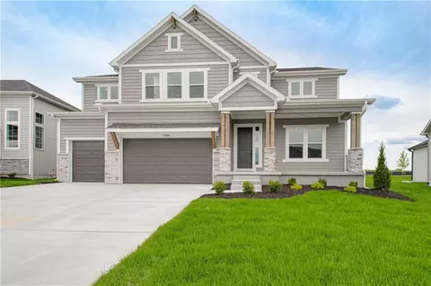 17168 S Laurelwood St, Olathe, KS 66062