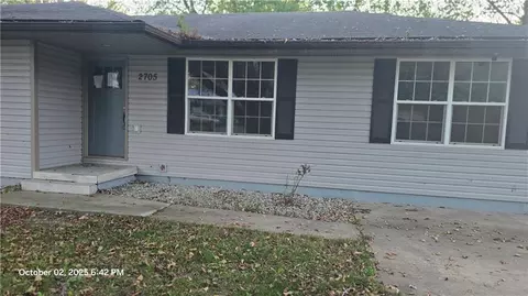 2705 Rosebud Cir, Sedalia, MO 65301
