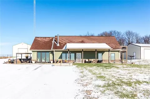1193 SE 23 Hwy, Windsor, MO 65360