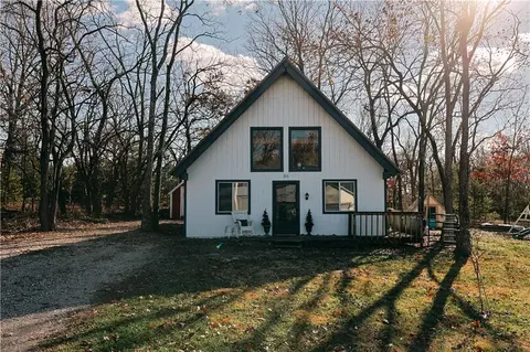 8690 Beechwood Ln, Linn Valley, KS 66040