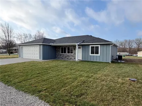 207 W 2nd St, Creighton, MO 64739