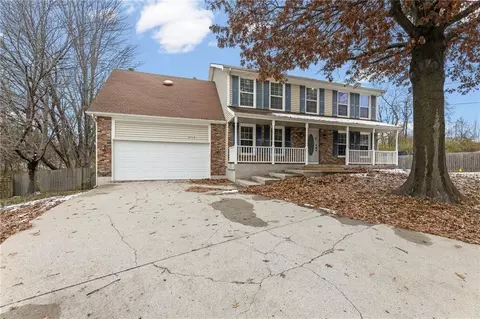 3715 SW Kimstin Cir, Blue Springs, MO 64015
