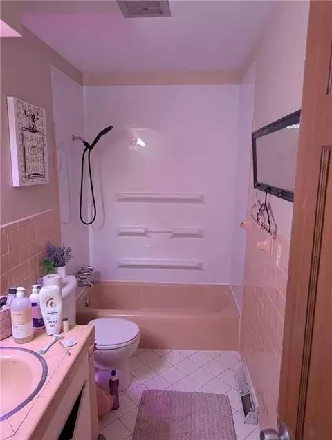 Bath - 13598 E 39th 13600 Ct, Independence, MO 64055 photo 1 of 1