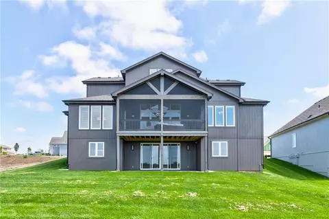 22053 W 99th Ter, Lenexa, KS 66220