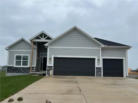16928 S Brentwood St, Olathe, KS 66062