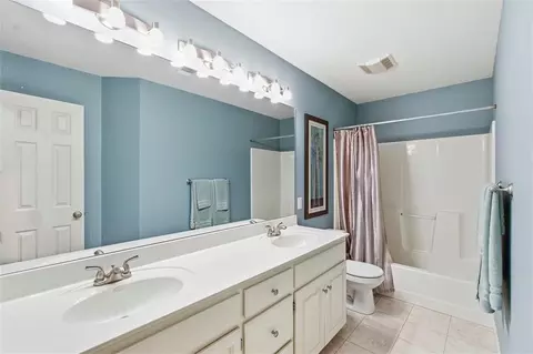 Bath - 5920 NE Parks View Pl, Lees Summit, MO 64064 photo 4 of 6