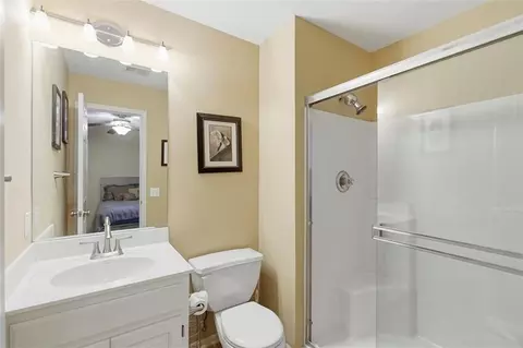 Bath - 5920 NE Parks View Pl, Lees Summit, MO 64064 photo 5 of 6