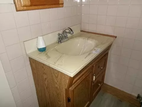 Bath - 15412 E 42nd Pl, Independence, MO 64055 photo 2 of 5