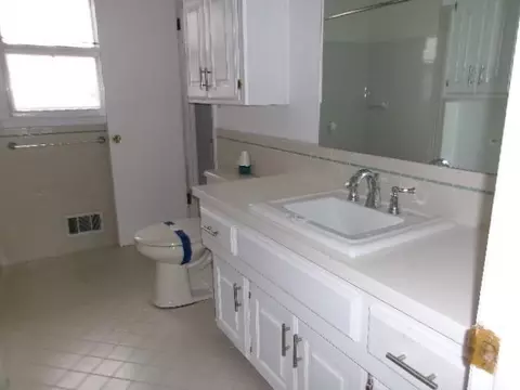 Bath - 15412 E 42nd Pl, Independence, MO 64055 photo 5 of 5