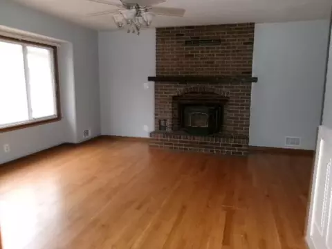 Living - 15412 E 42nd Pl, Independence, MO 64055 photo 3 of 5