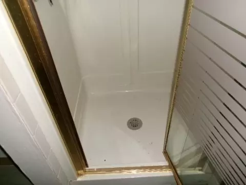 Bath - 15412 E 42nd Pl, Independence, MO 64055 photo 1 of 5