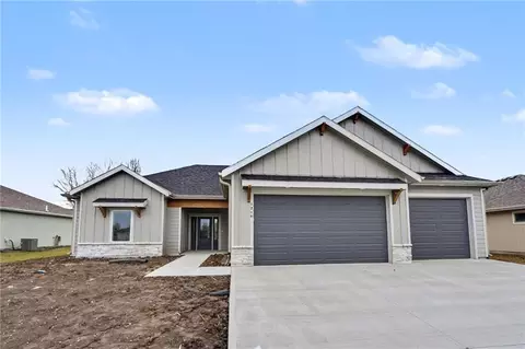 1210 Alexander Ct, Ottawa, KS 66067
