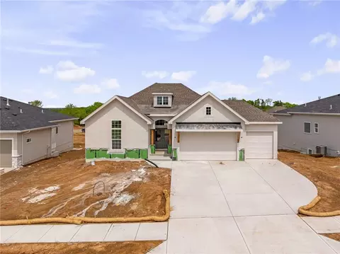 25104 W 141st Ter, Olathe, KS 66061