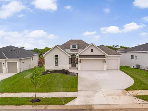 25104 W 141st Ter, Olathe, KS 66061
