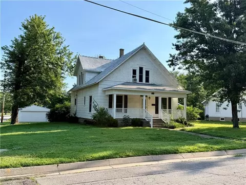 728 W Hunter St, Nevada, MO 64772