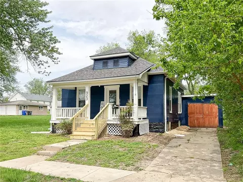 923 E 10th St, Sedalia, MO 65301