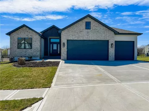 2700 Wheatley Dr, Blue Springs, MO 64029
