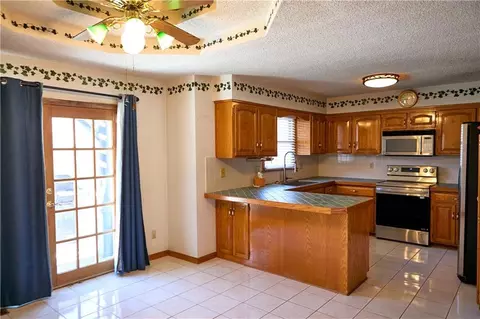 616 NE Michael Dr, Lees Summit, MO 64086