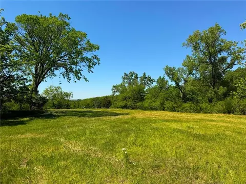 800 SE Stanley Rd, Tecumseh, KS 66542
